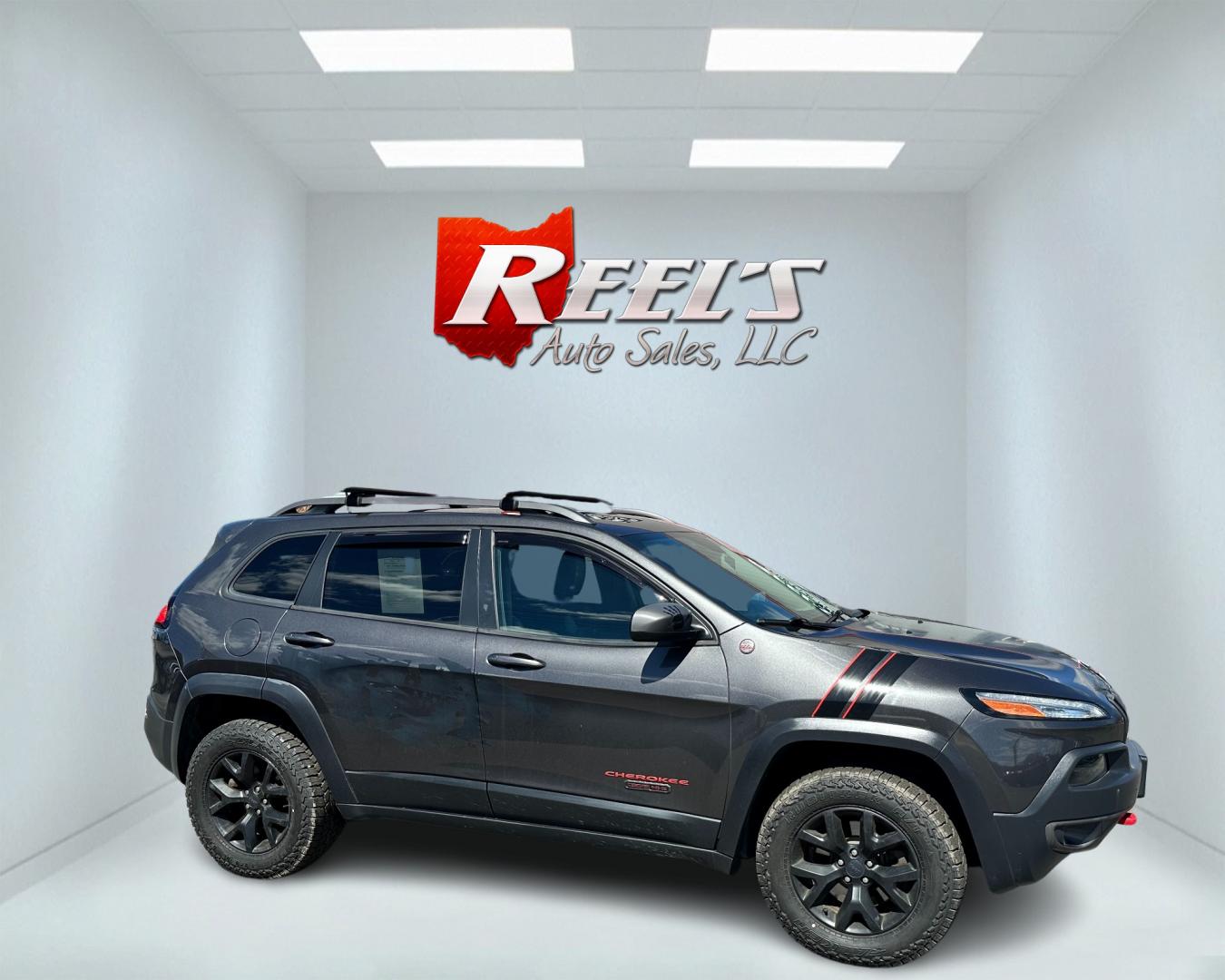 2017 Gray /Black Jeep Cherokee Trailhawk 4WD (1C4PJMBSXHW) with an 3.2L V6 DOHC 24V engine, 9A transmission, located at 547 E. Main St., Orwell, OH, 44076, (440) 437-5893, 41.535435, -80.847855 - Photo#2